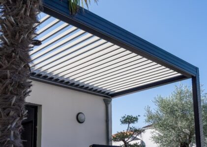 Pergola bioclimatique et pergola aluminium : avantages et critères de choix 